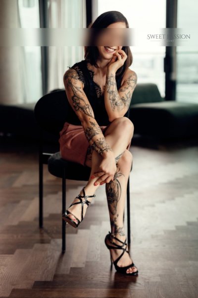 Pia - tatoo Escort FFM 11.jpg